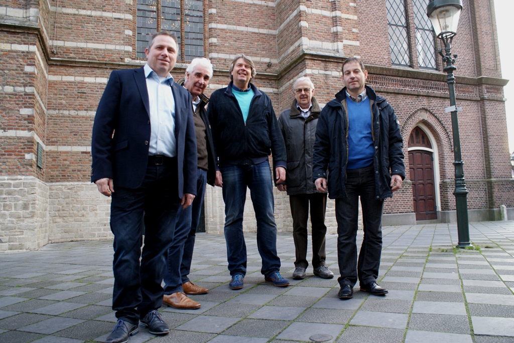 Vlnr Gerard de Ru, Hans van den Boogaardt, Ron Kühn, centrummanager Harry Duivenvoorden en Jeroen van Oel