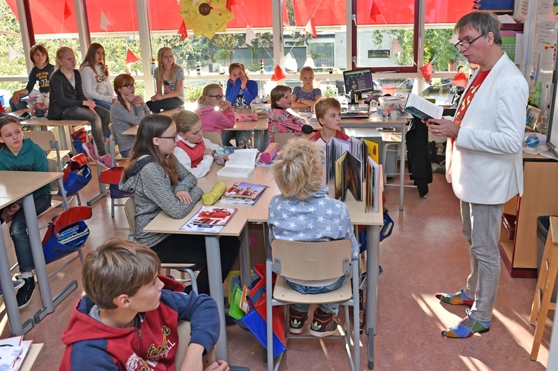 Marcel van Driel voor de klas bij de Fortgens. Tekst | Marianne van Barneveld. Foto | René Zoetemelk