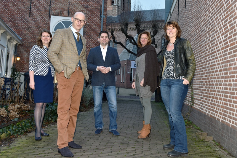vlnr Inge Koevoet, Frans Vergossen, René van Delft, Esmée van Herk en Elsbeth Bokma. Foto | René Zoetemelk