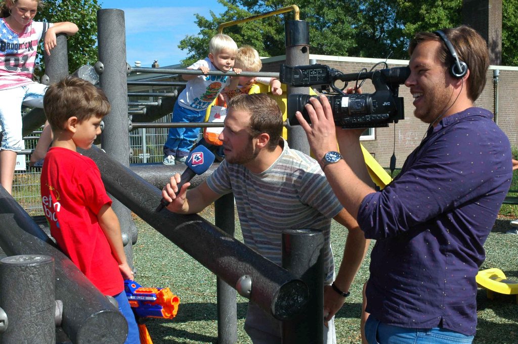 De kinderen van de speeltuin aan de Van der Waalslaan werden geïnterviewd door Omroep West. Foto | Omroep West